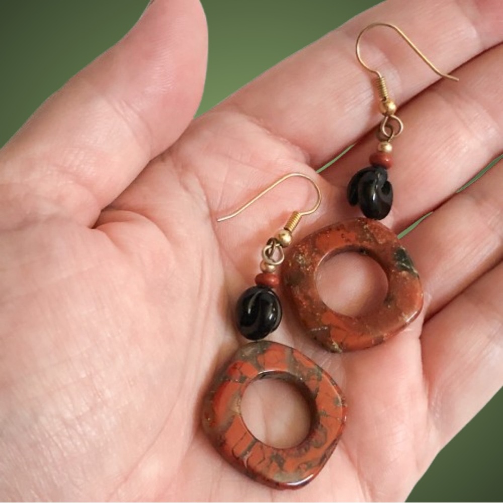 Vintage polished stone jasper? dangle earrings w/ black stone accents - Picture 2 of 10